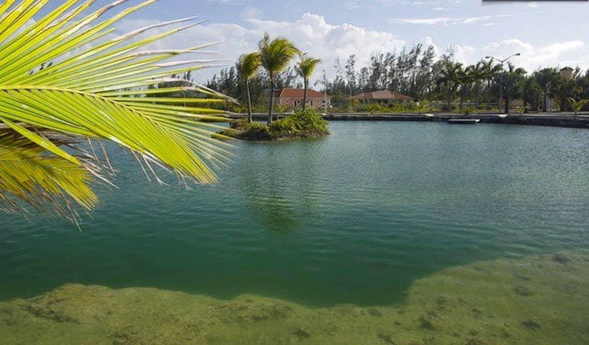 Taste Of Paradise Coral Harbour Exterior foto